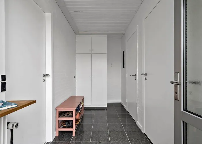 7766-hvide-sande-livadiavej-25 *